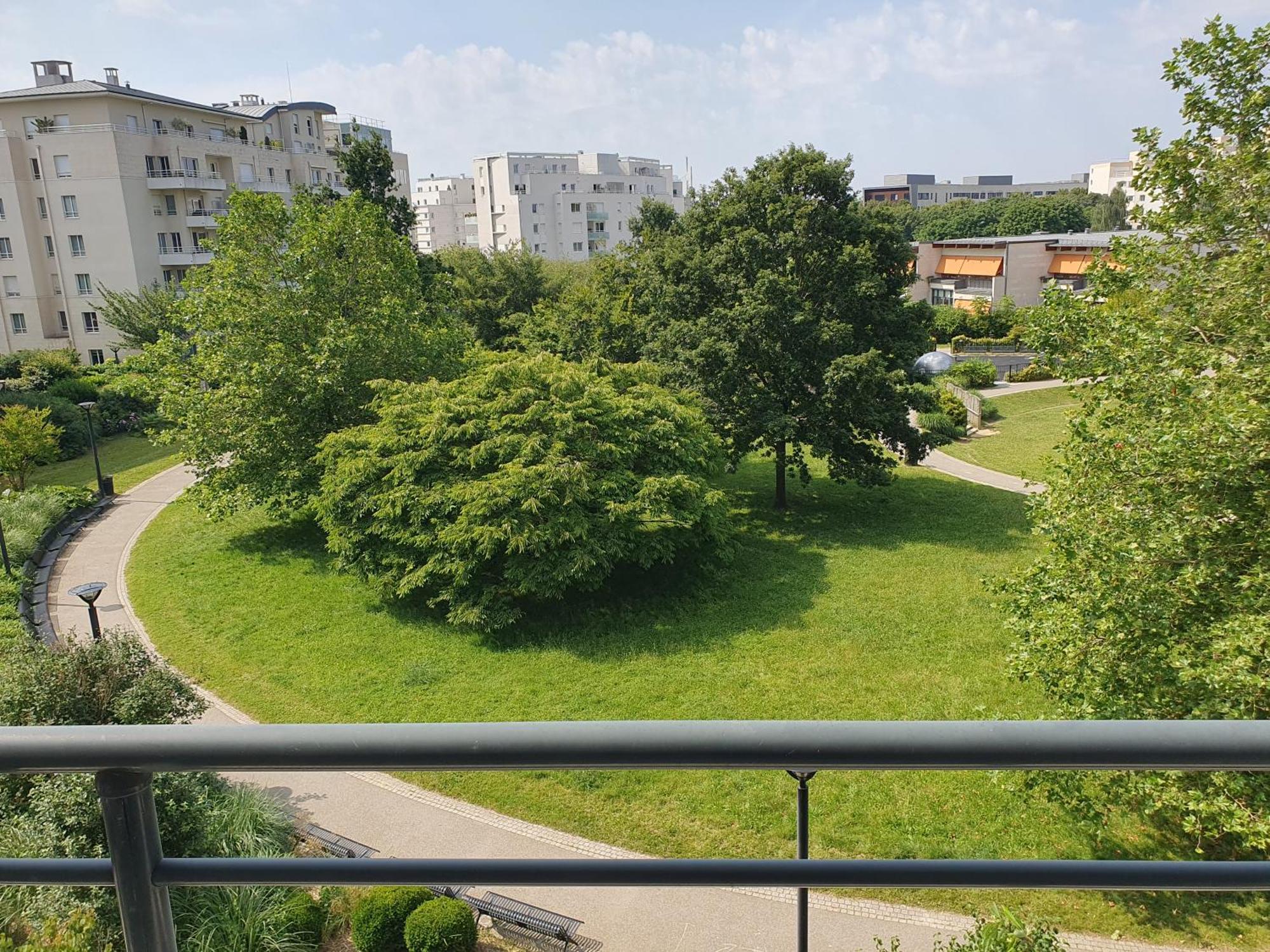 Appartement Residentiel Au Vert Et Au Frais Montigny-le-Bretonneux Exterior photo
